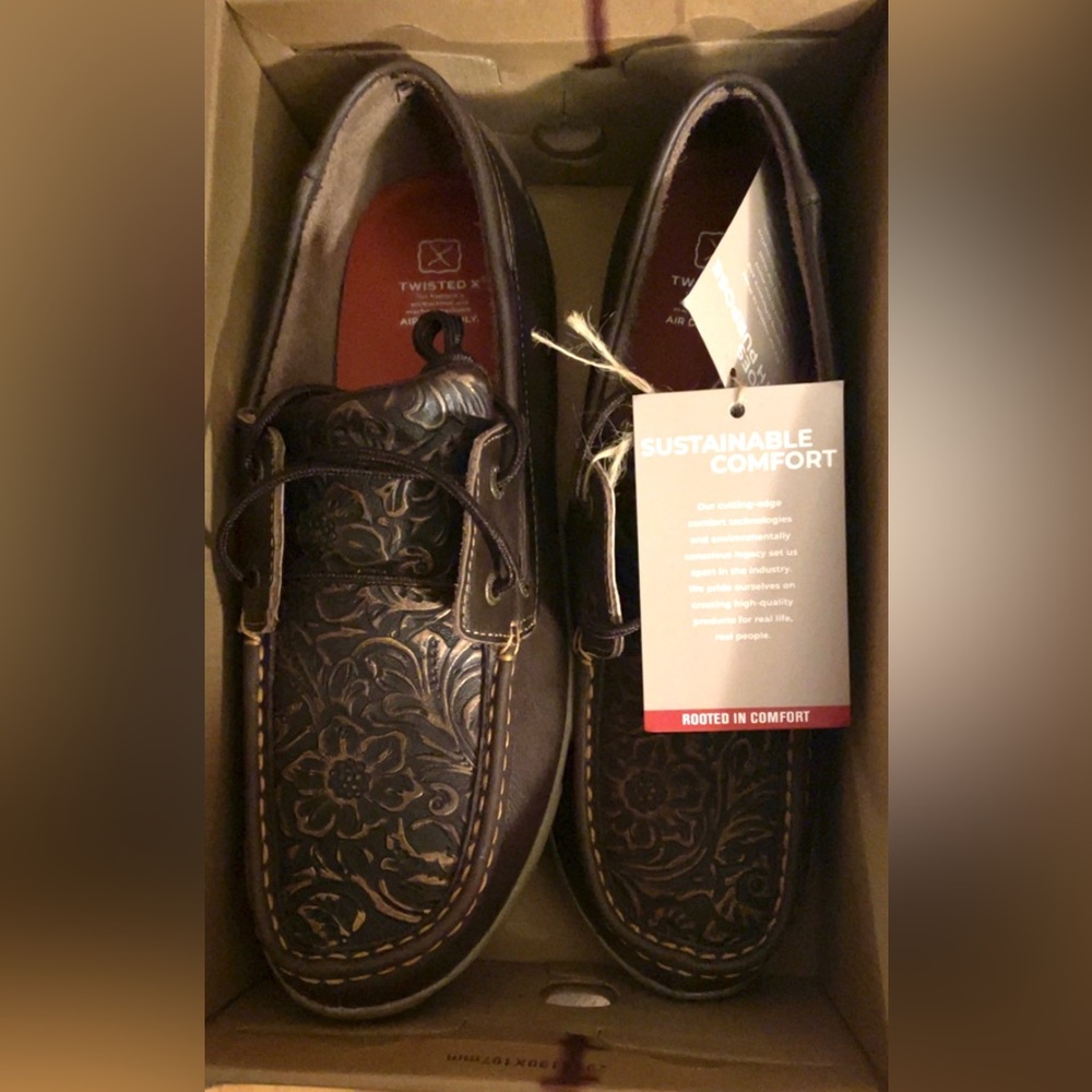 NEW IN BOX WITH TAGS TOOLED WOMEN TWISTED X BOAT SHOES